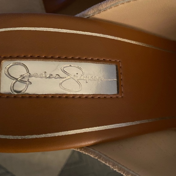 Jessica Simpson - Picture 2 of 3